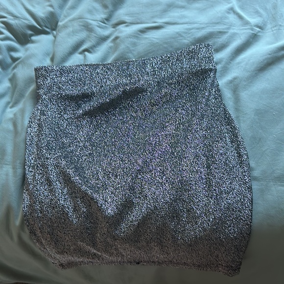 Black sparkly mini skirt - Picture 2 of 3